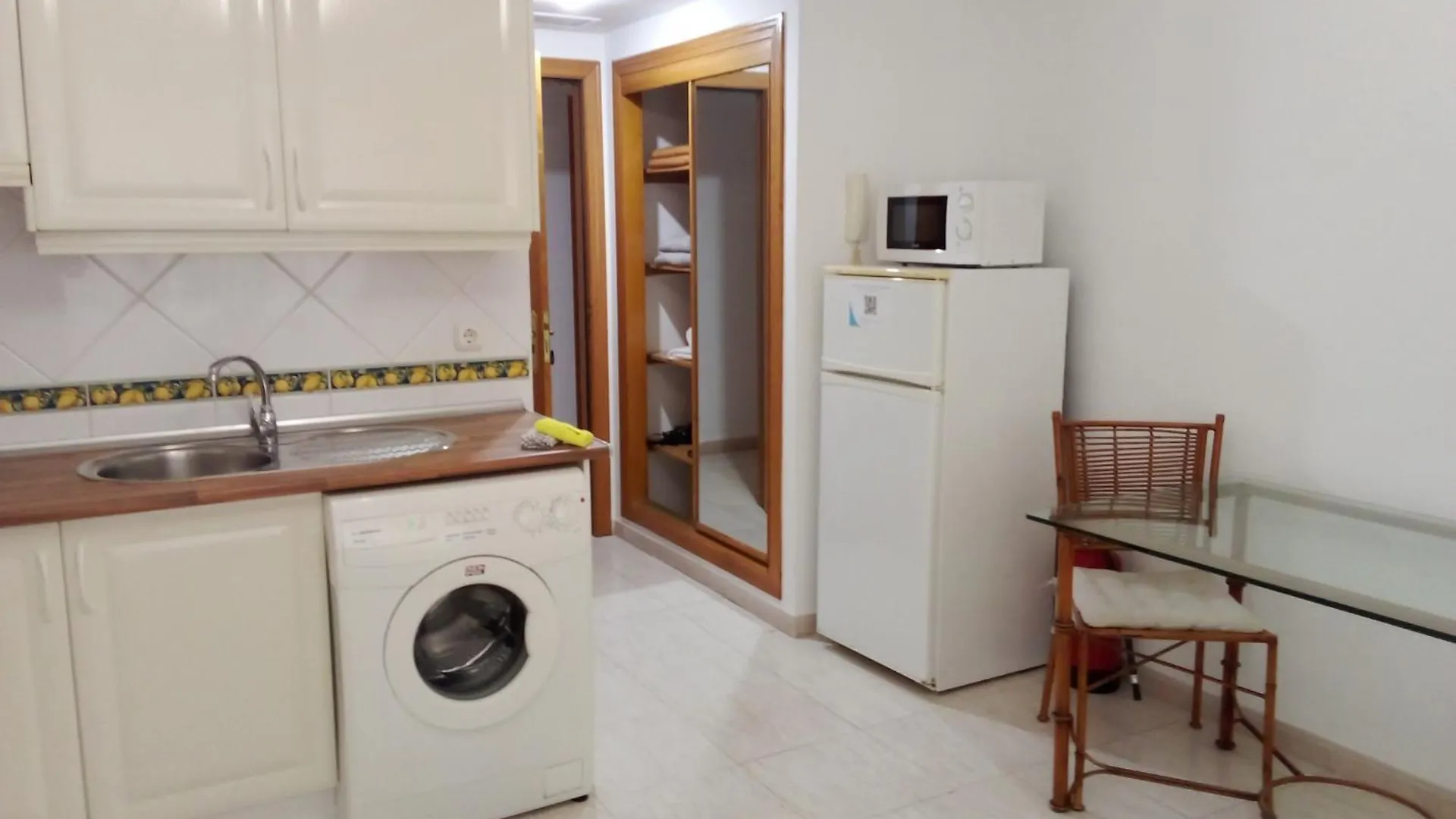 בנאלמדנה Coqueto Estudio En Calle Vela 0*,