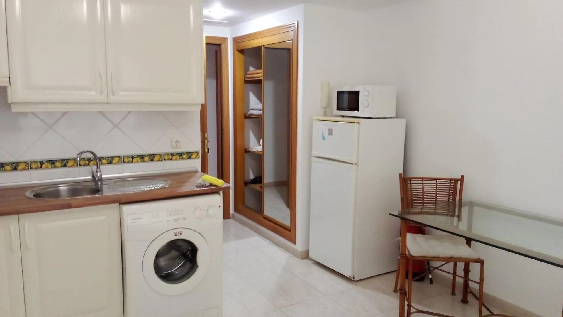 בנאלמדנה Coqueto Estudio En Calle Vela ספרד