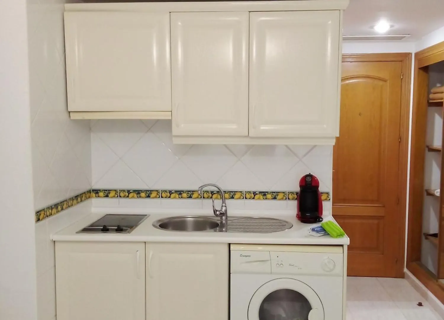 בנאלמדנה Coqueto Estudio En Calle Vela דירה