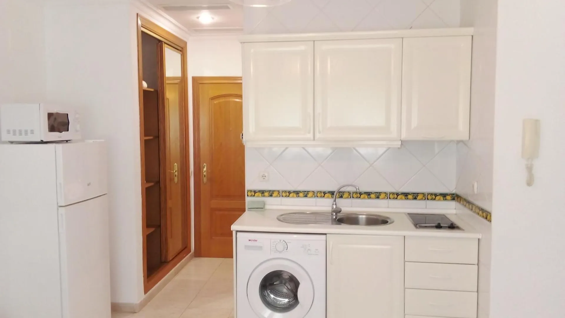 דירה בנאלמדנה Coqueto Estudio En Calle Vela