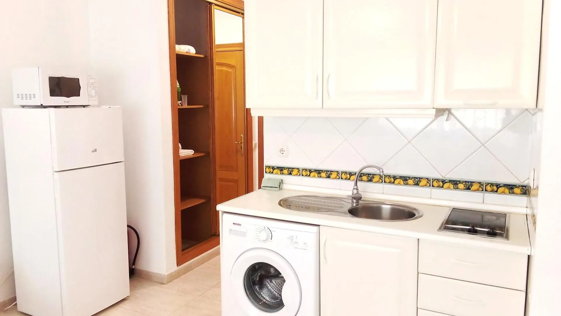בנאלמדנה Coqueto Estudio En Calle Vela דירה